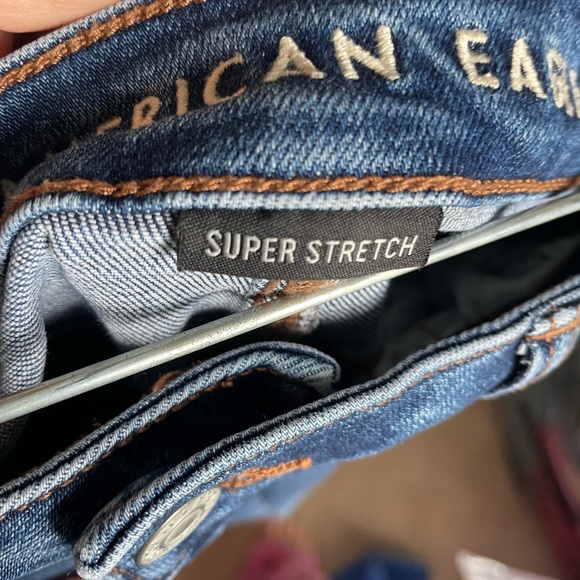 Women’s American Eagle Super High Rise Jegging Distressed Like-New Size 10 - Picture 4 of 5